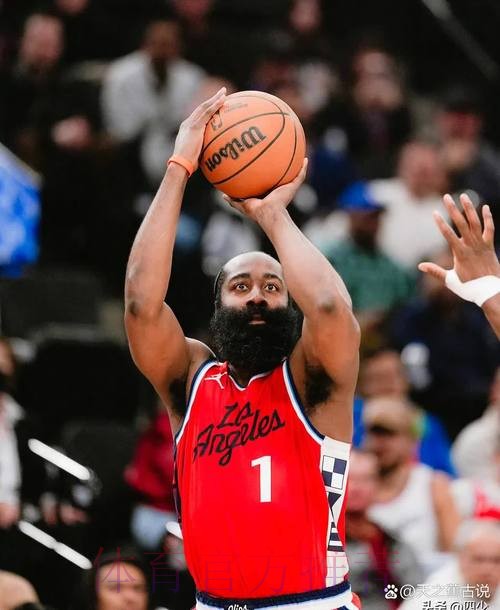 哈登横撤步三分被犯规，首节9罚9中得到11分5助攻